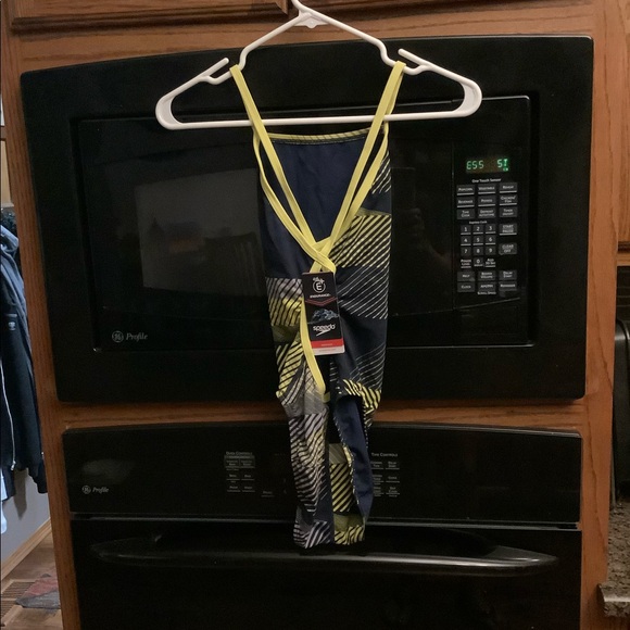 Women’s Competitive Swimming Suit - Picture 2 of 3